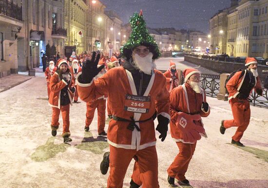 Забег Дедов Морозов в Санкт-Петербурге 