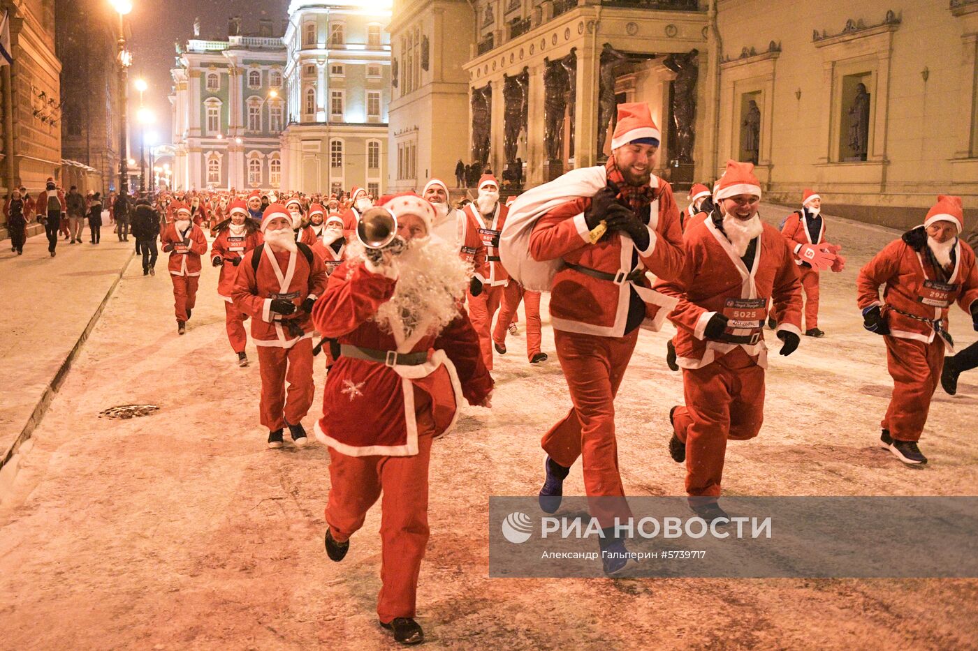 Забег Дедов Морозов в Санкт-Петербурге 