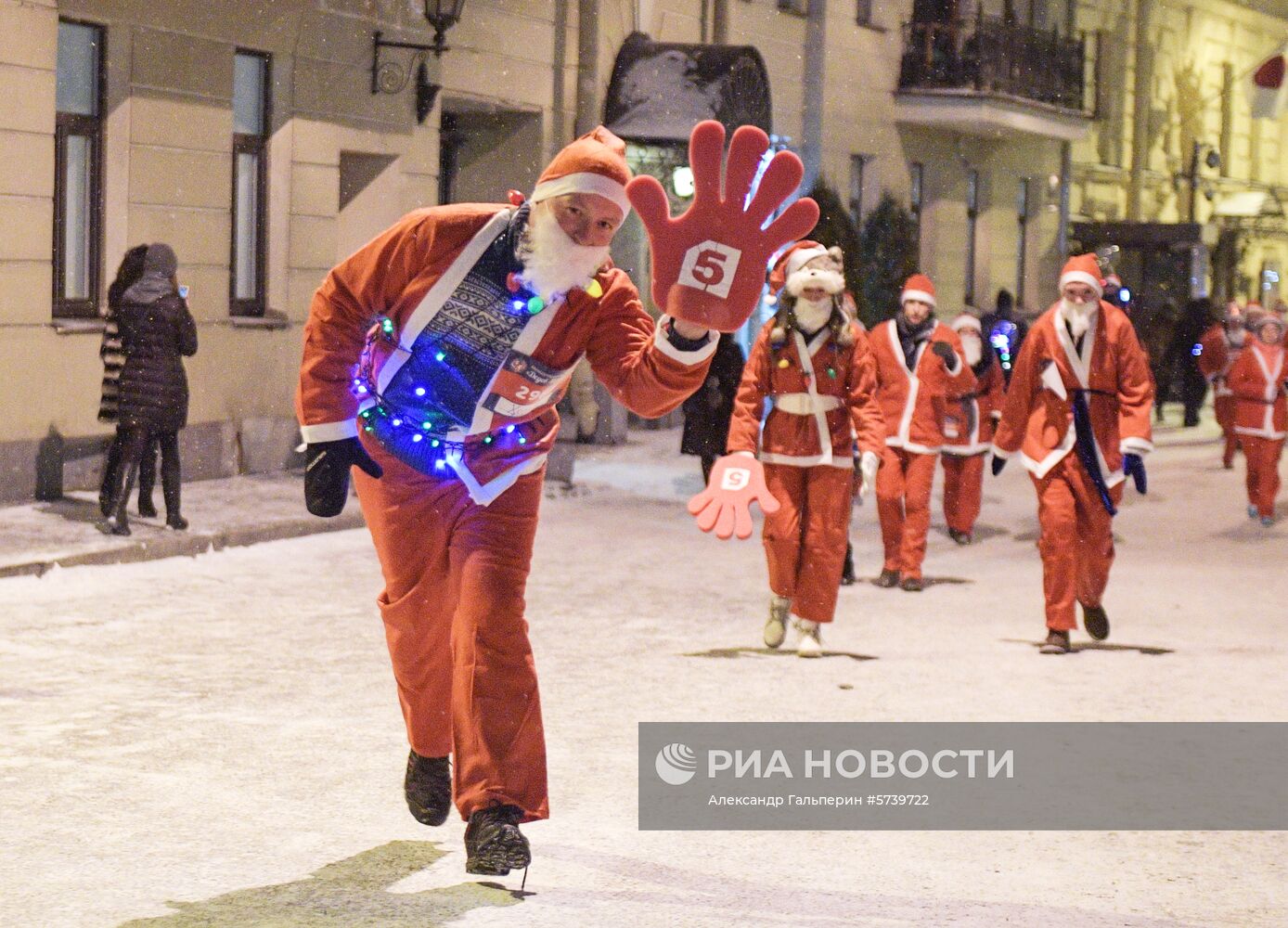 Забег Дедов Морозов в Санкт-Петербурге 