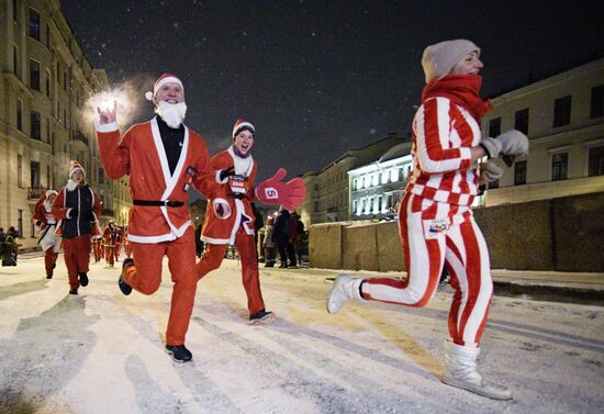 Забег Дедов Морозов в Санкт-Петербурге 