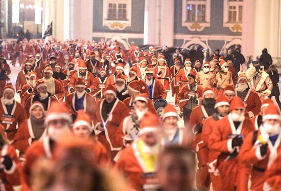 Забег Дедов Морозов в Санкт-Петербурге 