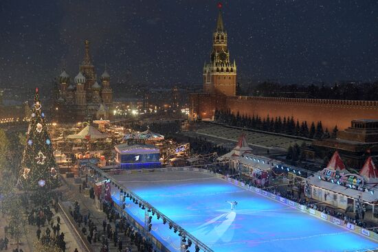 ГУМ-каток на Красной площади в Москве