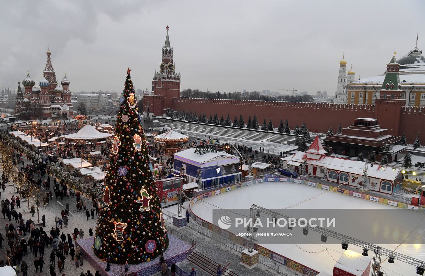 ГУМ-каток на Красной площади в Москве
