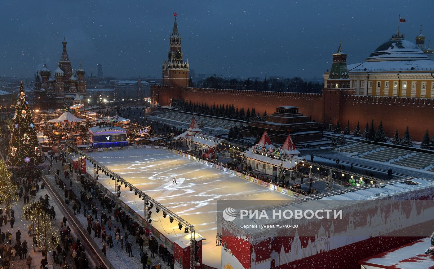 ГУМ-каток на Красной площади в Москве