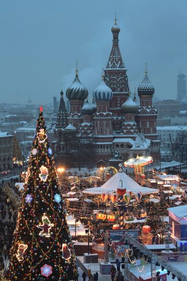 ГУМ-каток на Красной площади в Москве