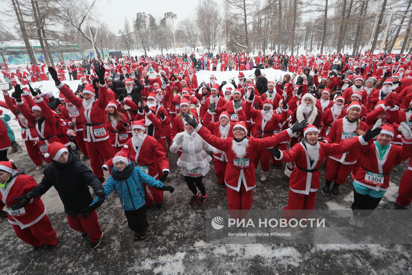 Благотворительный забег Дедов Морозов в Москве