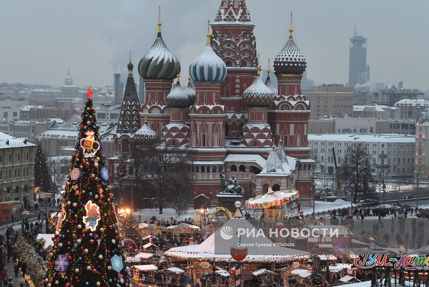 ГУМ-каток на Красной площади в Москве