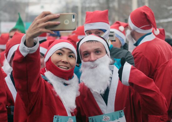 Благотворительный забег Дедов Морозов в Москве
