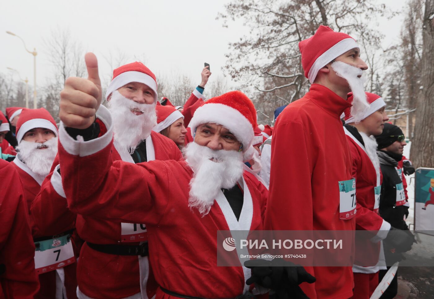 Благотворительный забег Дедов Морозов в Москве