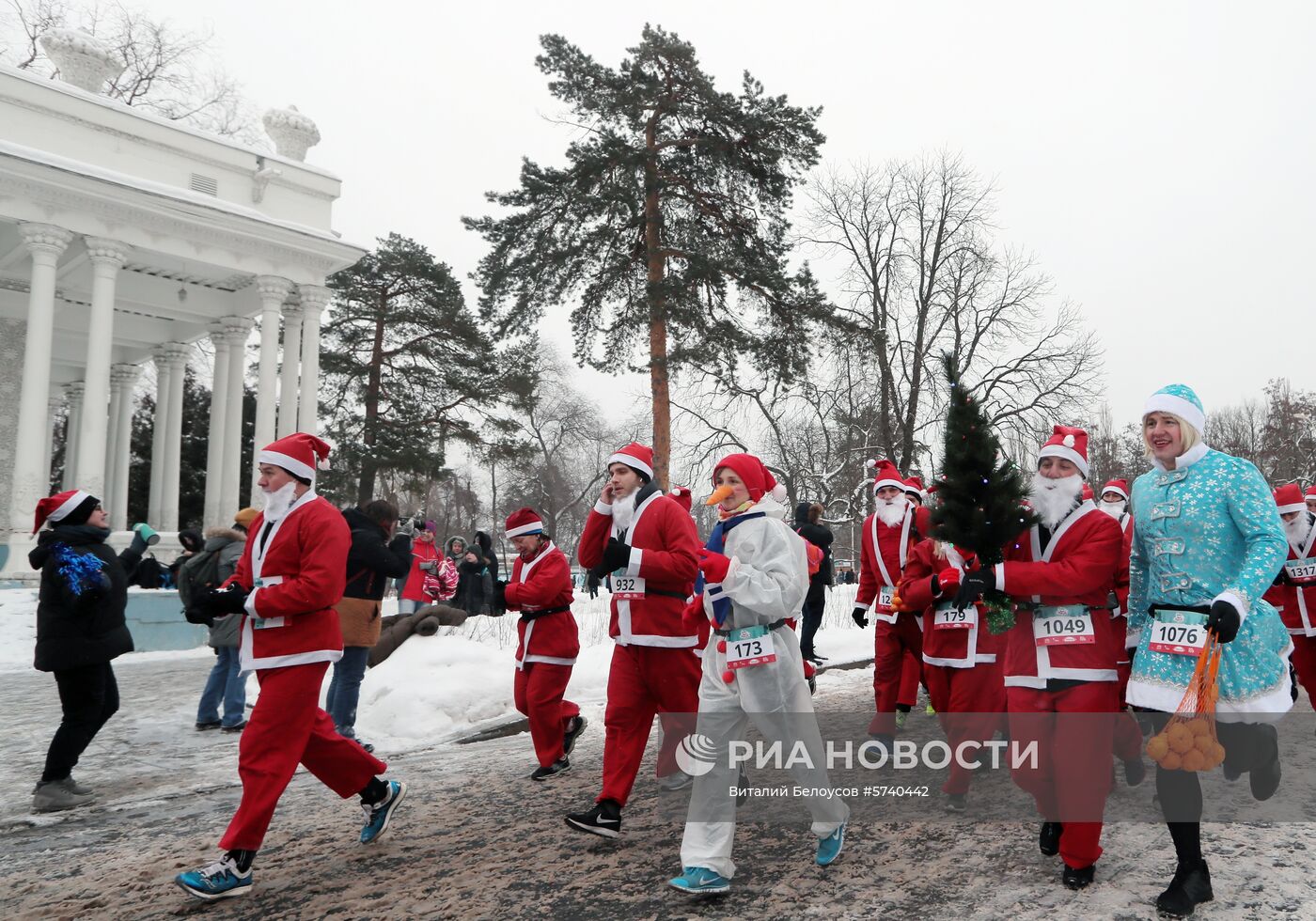 Благотворительный забег Дедов Морозов в Москве