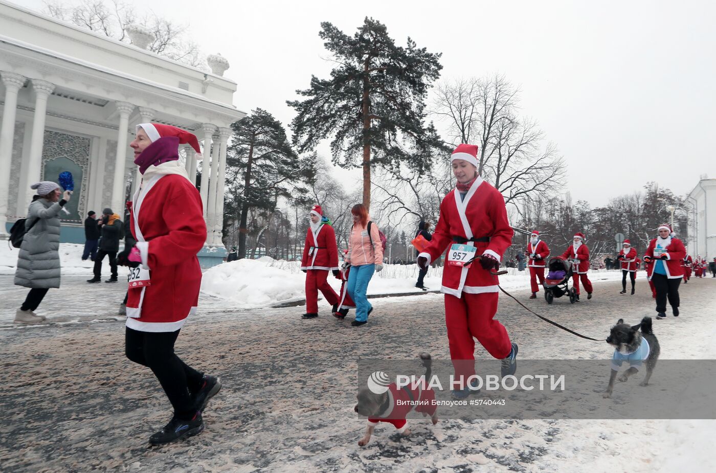 Благотворительный забег Дедов Морозов в Москве