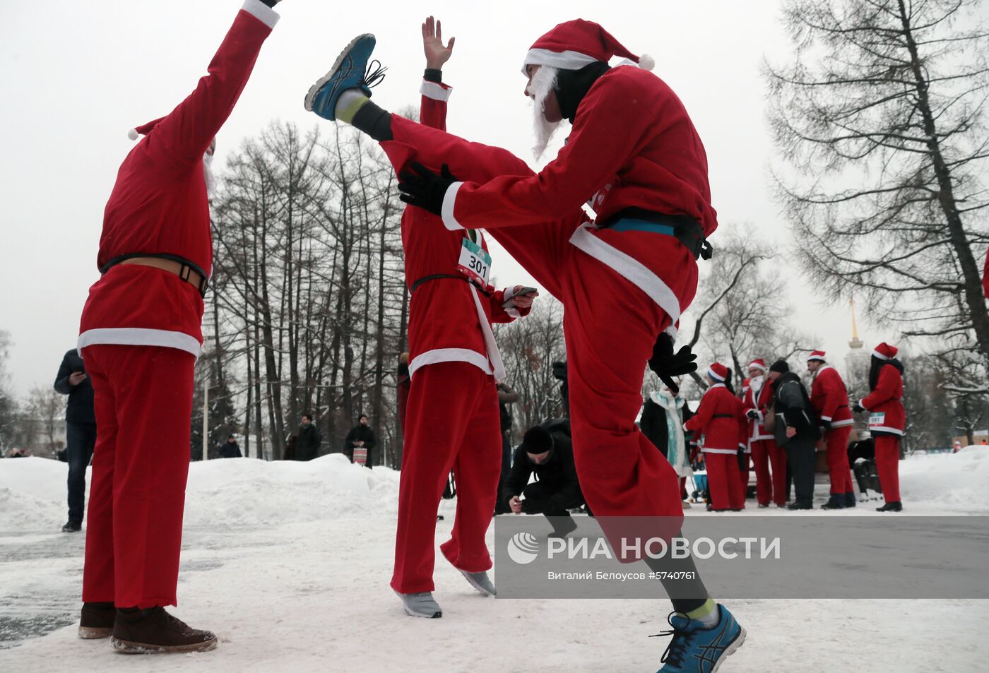 Благотворительный забег Дедов Морозов в Москве