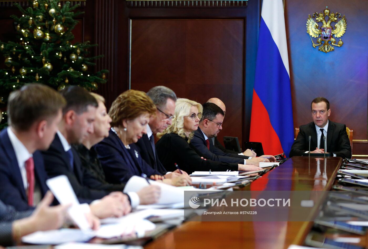 Премьер-министр РФ Д. Медведев провел заседание президиума Совета при президенте РФ