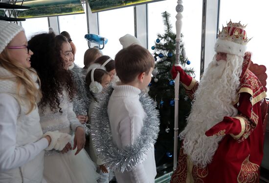 Всероссийский Дед Мороз посетил Останкинскую телебашню 