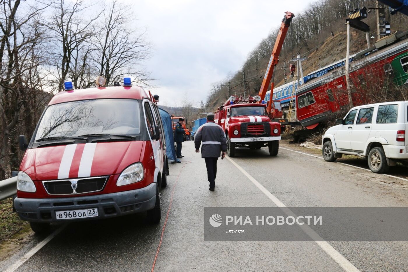 Два вагона пригородной электрички сошли с рельсов из-за селя в Краснодарском крае 