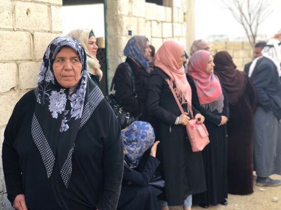 Беженцы покидают захваченную террористами провинцию Идлиб