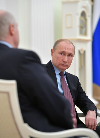 Президент РФ В. Путин встретился с президентом Белоруссии А. Лукашенко