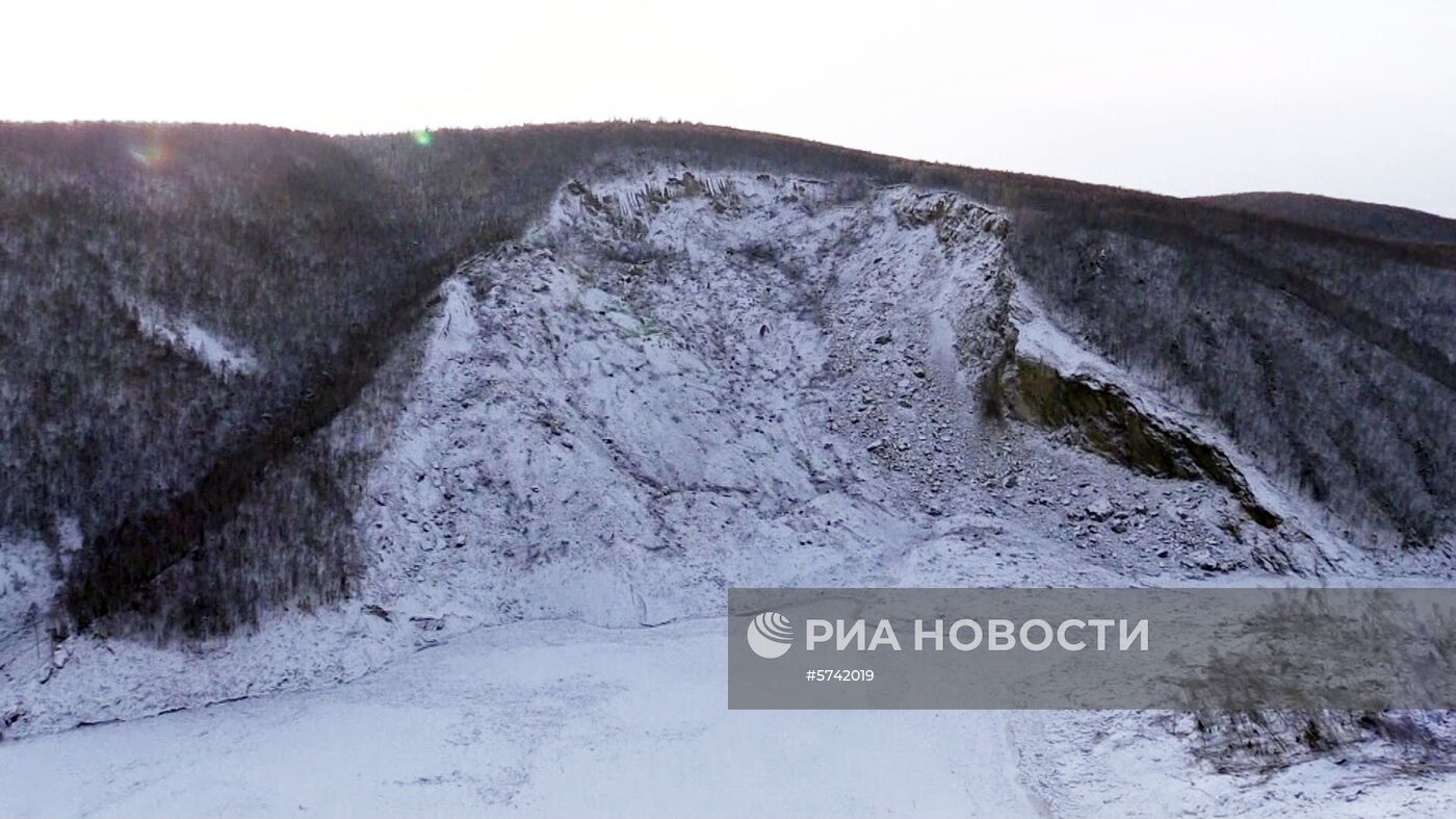 Последствия обрушения сопки в Хабаровском крае