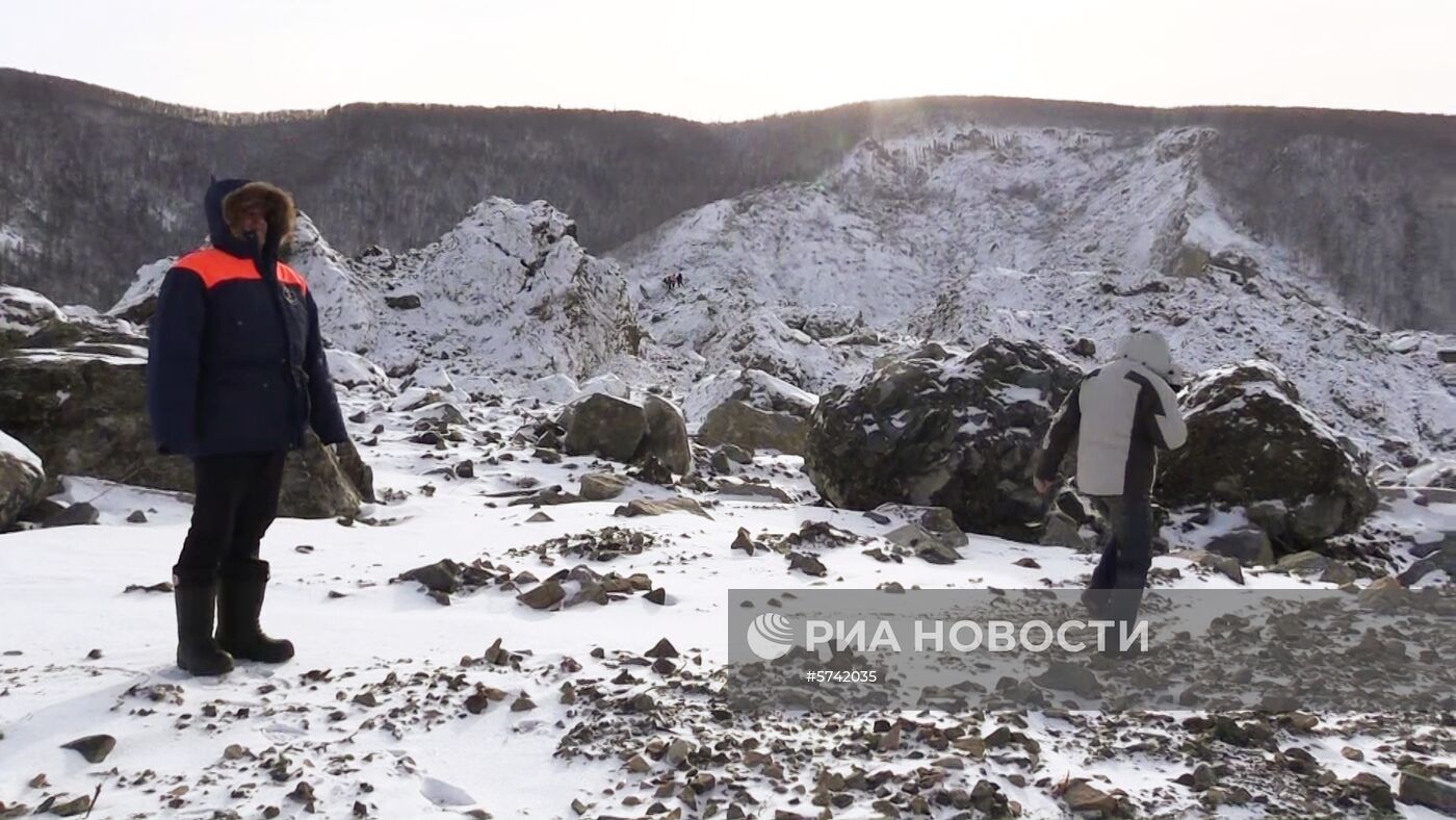 Последствия обрушения сопки в Хабаровском крае