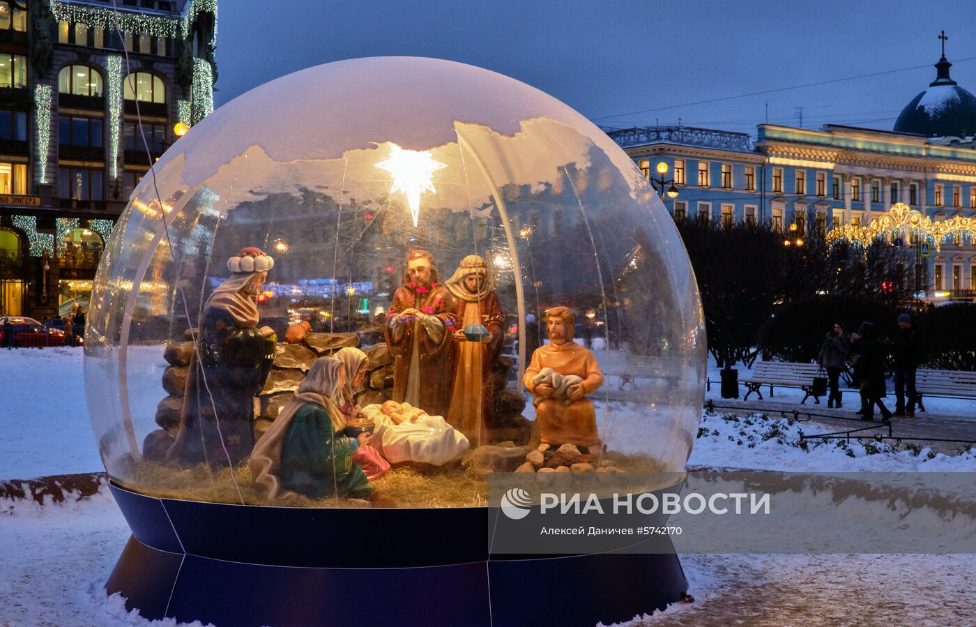 Рождественский вертеп установили в Санкт-Петербурге