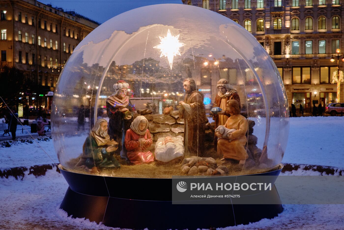 Рождественский вертеп установили в Санкт-Петербурге