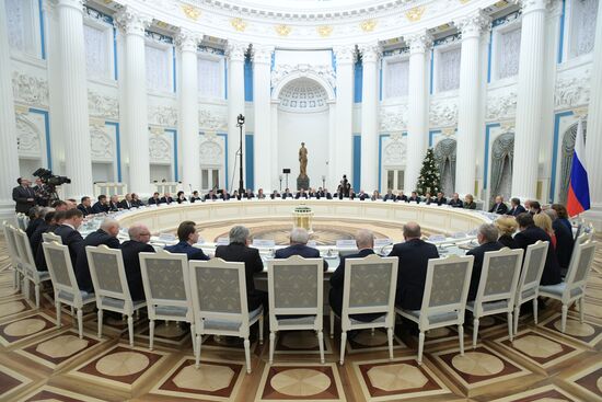 Президент РФ В. Путин встретился с руководством обеих палат парламента