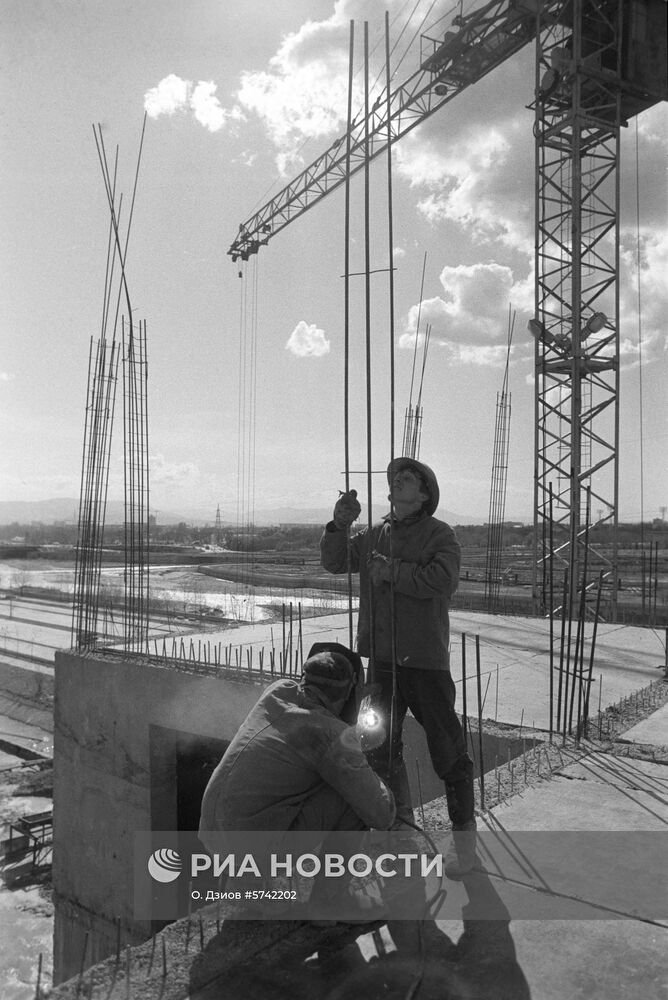 Строящиеся многоэтажки МЖК в Душанбе