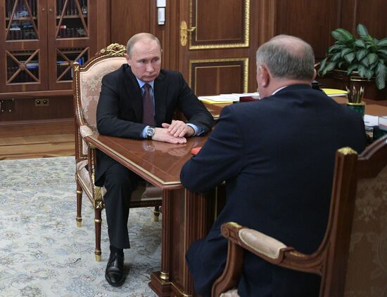 Президент РФ В. Путин встретился с лидерами фракций Госдумы РФ