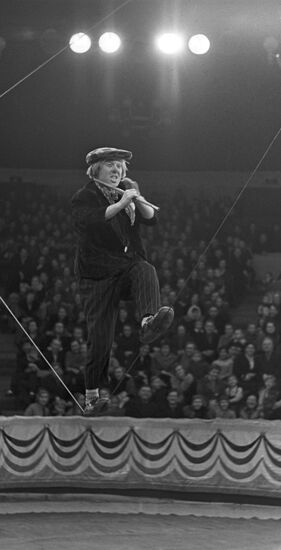 Артист цирка О. Попов