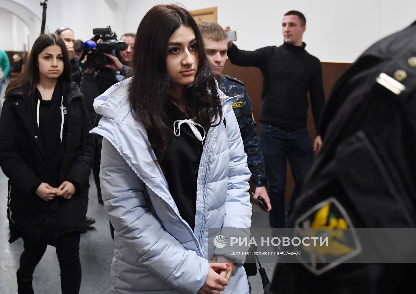 Заседание суда по делу сестер Хачатурян