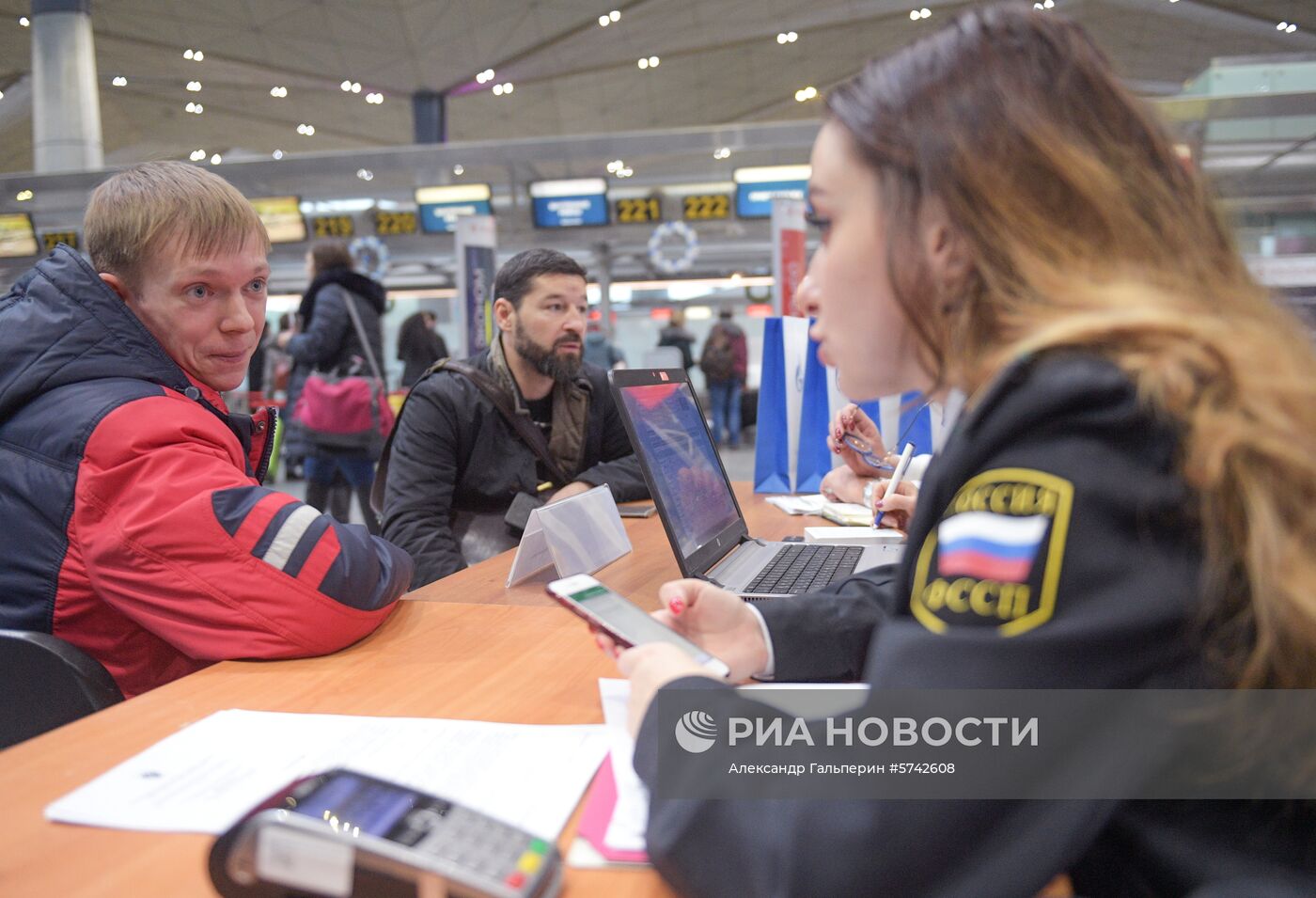 Акция «Узнай о своих долгах» в аэропорту Пулково