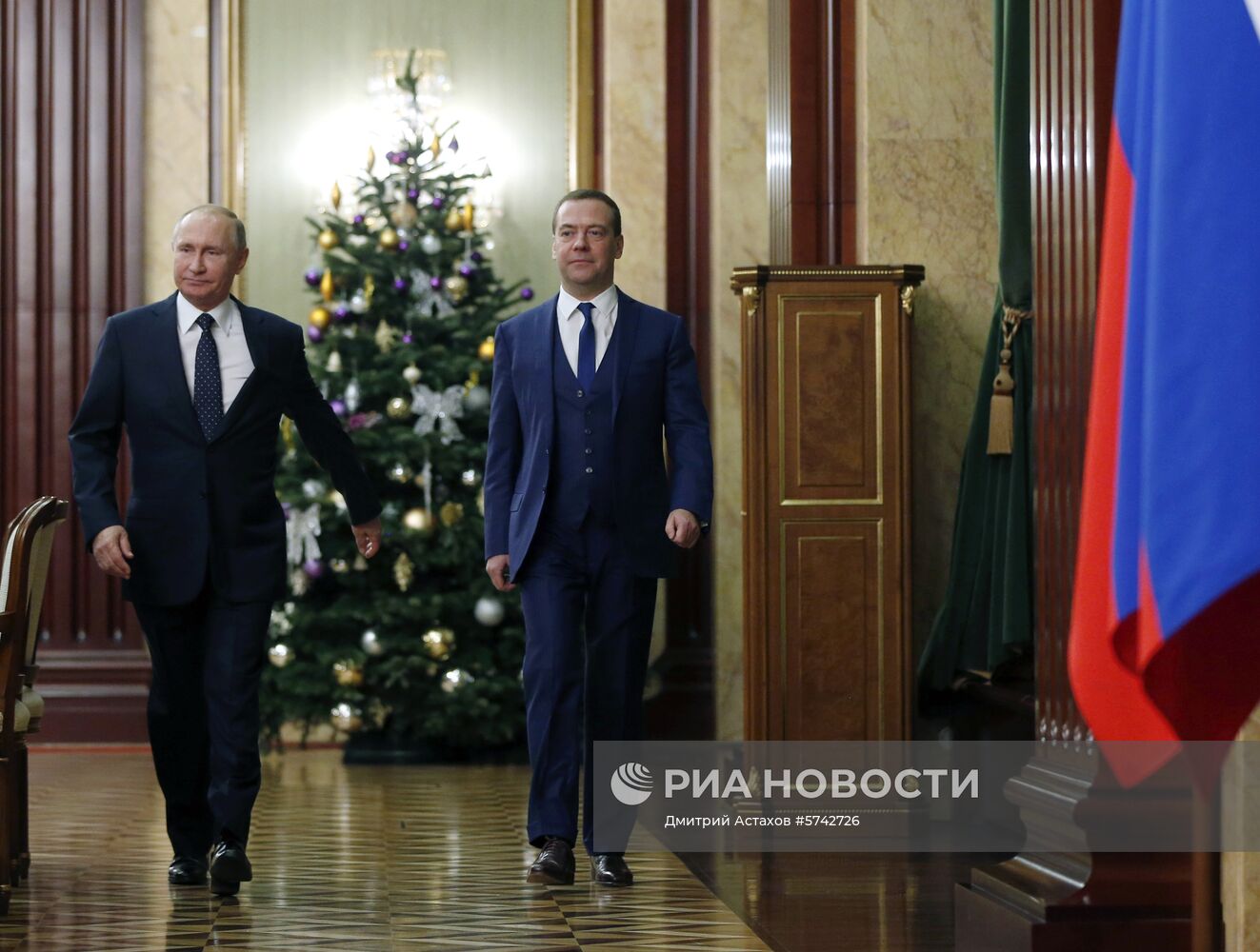 Президент РФ В. Путин провел встречу с членами правительства РФ