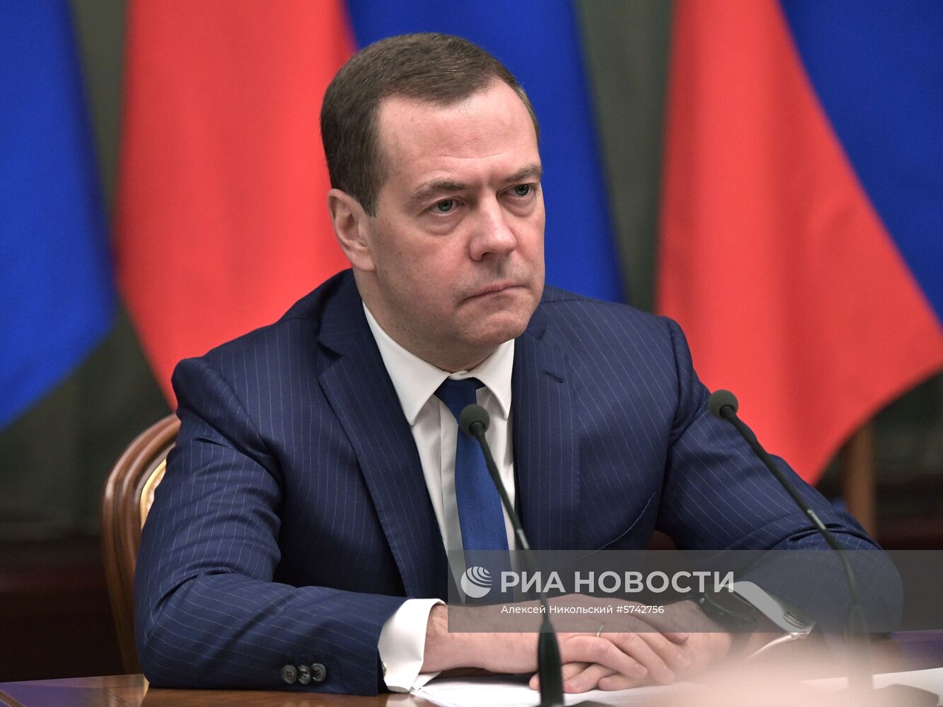 Президент РФ В. Путин провел встречу с членами правительства РФ