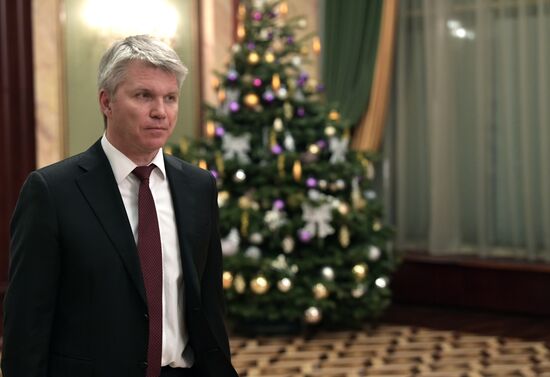 Президент РФ В. Путин провел встречу с членами правительства РФ