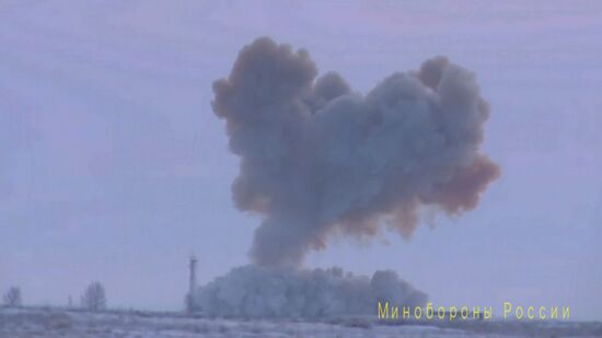 Запуск ракеты комплекса "Авангард" с гиперзвуковым боевым блоком