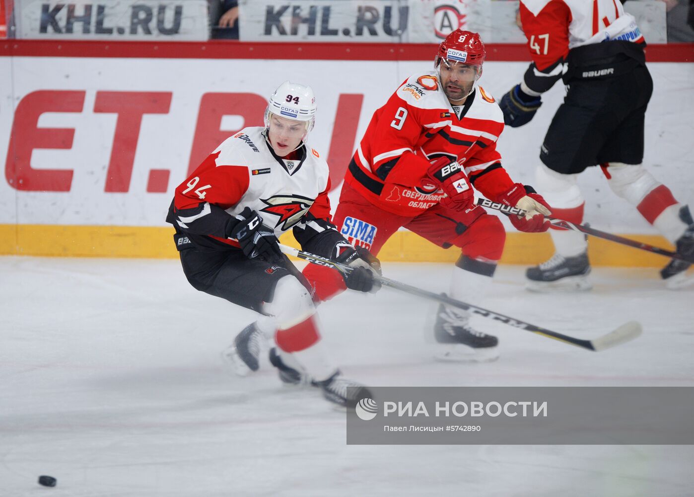 Хоккей. КХЛ. Матч "Автомобилист" - "Авангард"