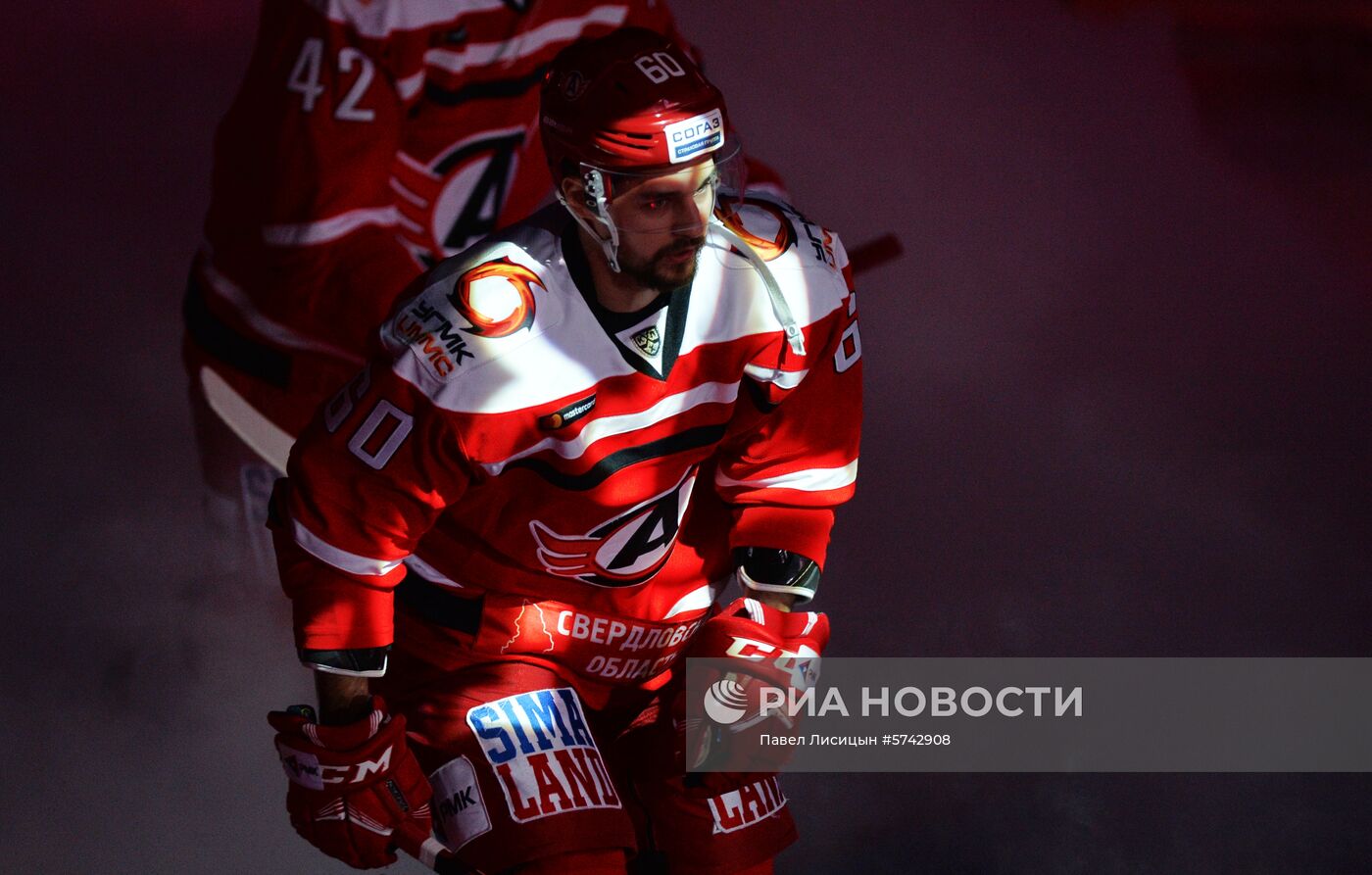 Хоккей. КХЛ. Матч "Автомобилист" - "Авангард"