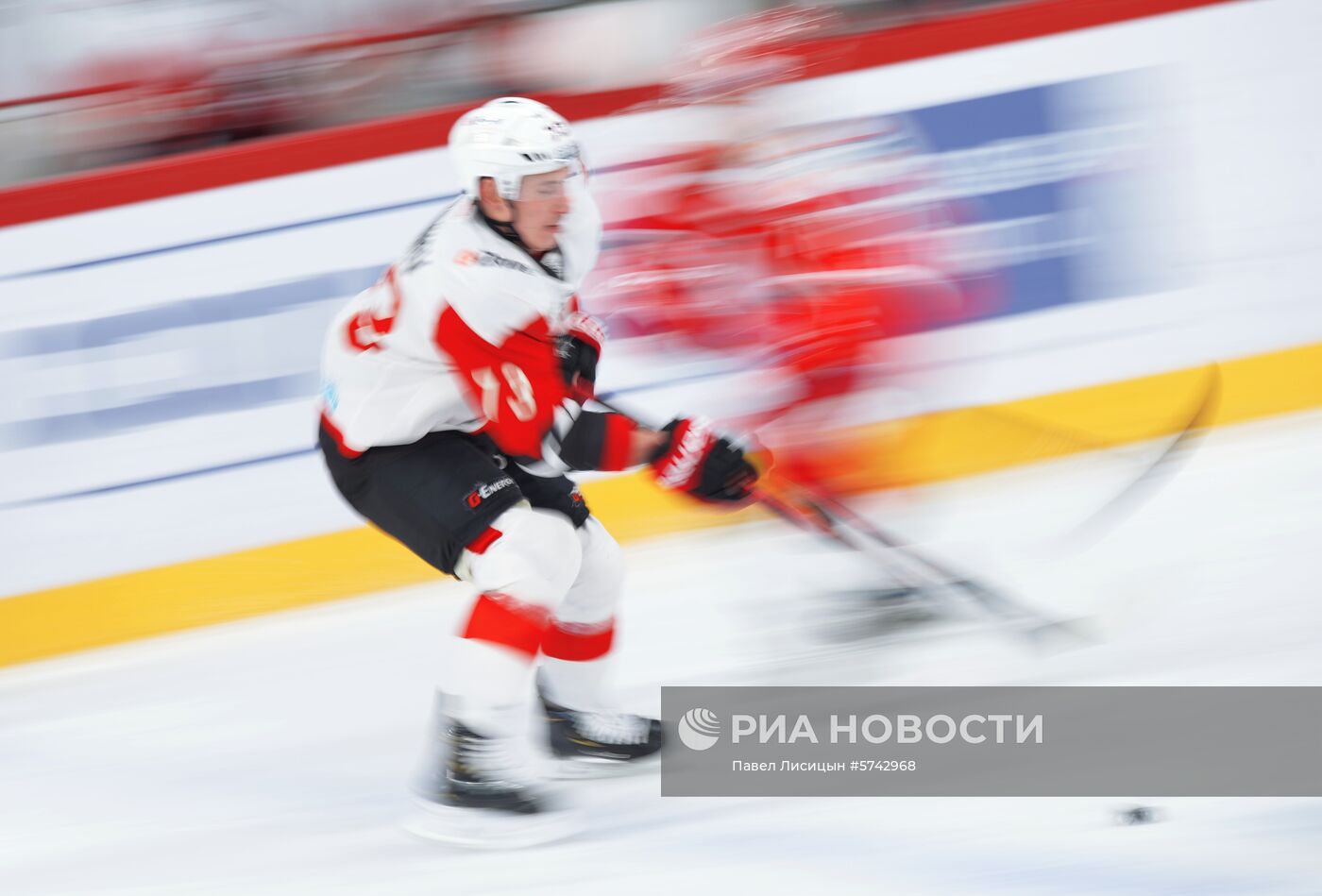 Хоккей. КХЛ. Матч "Автомобилист" - "Авангард"