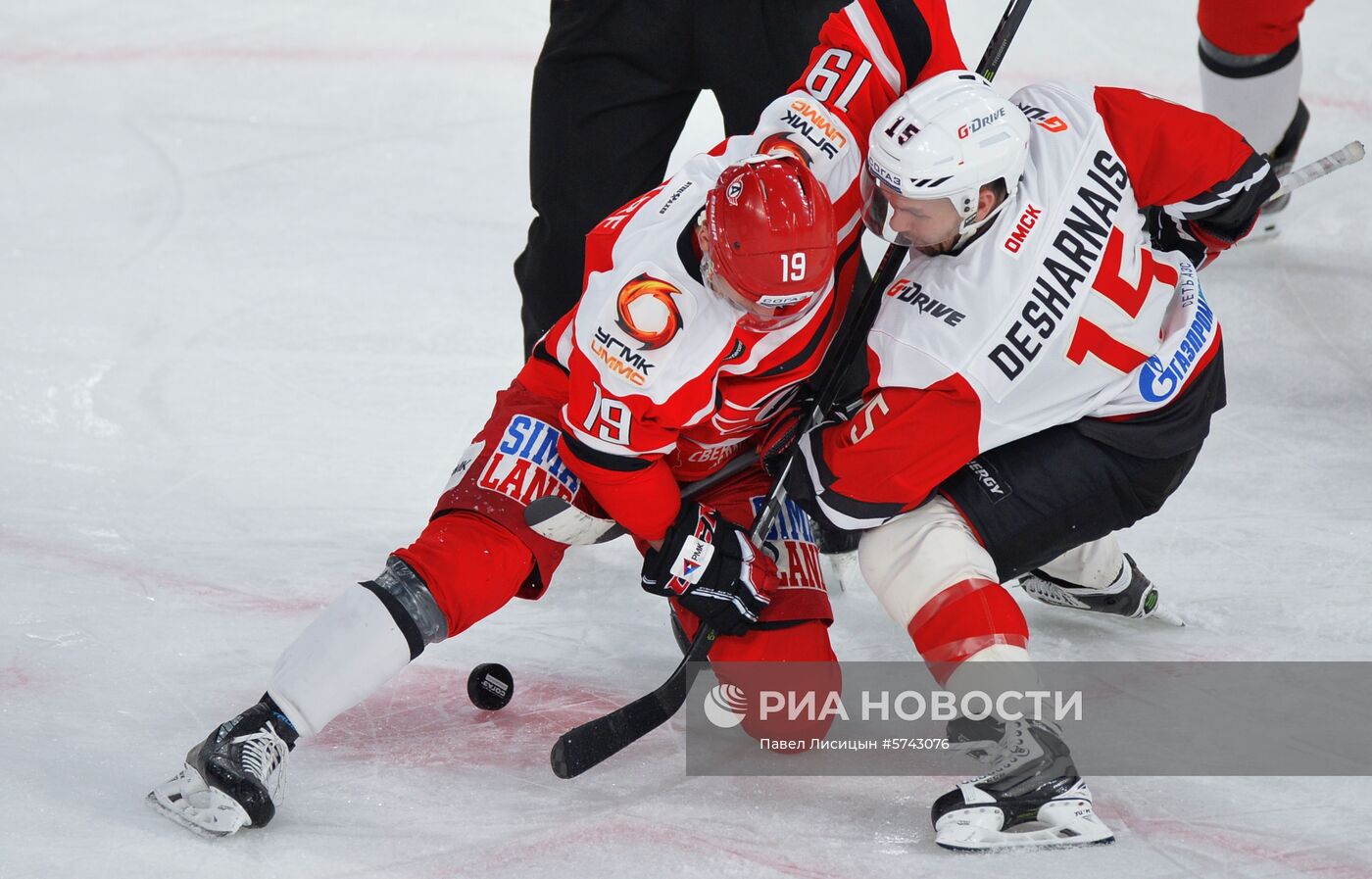 Хоккей. КХЛ. Матч "Автомобилист" - "Авангард"