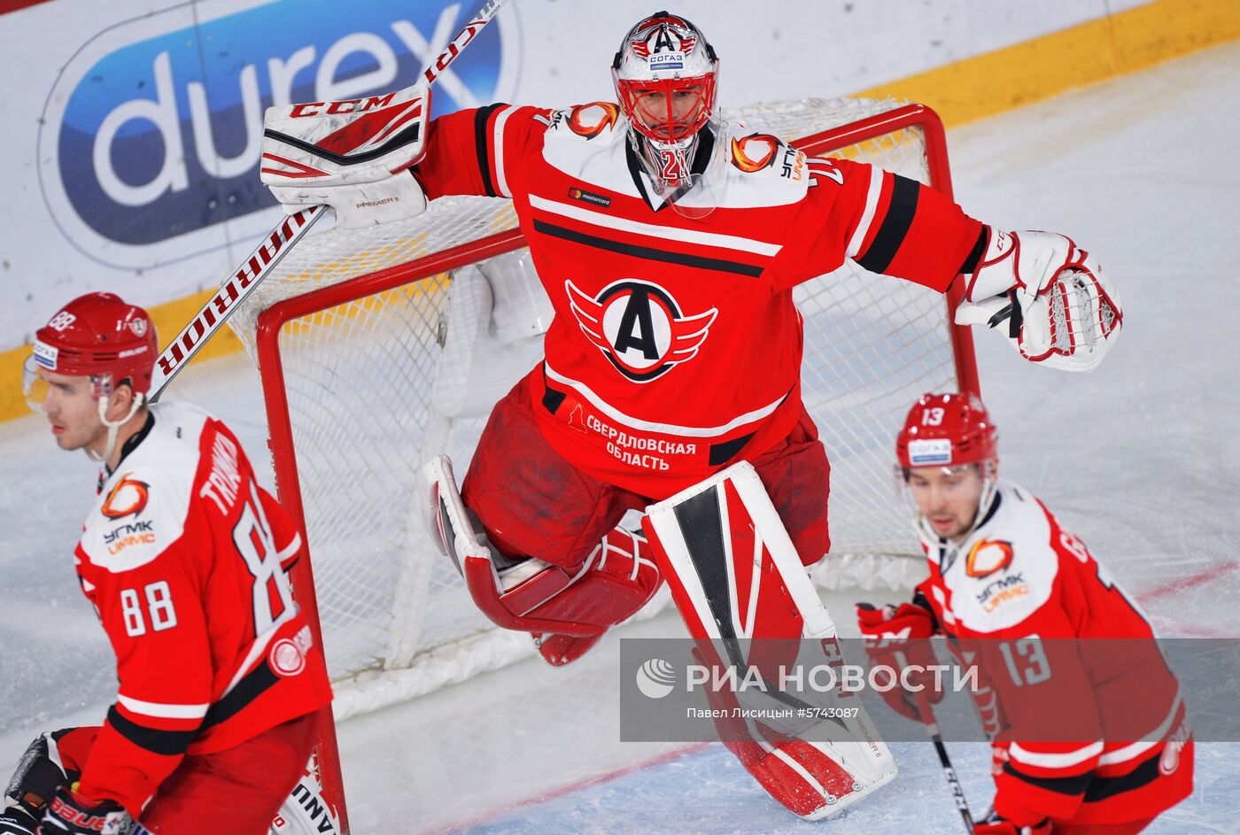 Хоккей. КХЛ. Матч "Автомобилист" - "Авангард"
