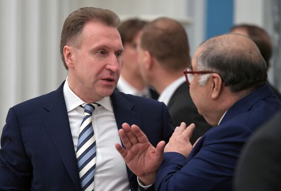 Президент РФ В. Путин провел встречу с представителями российских деловых кругов