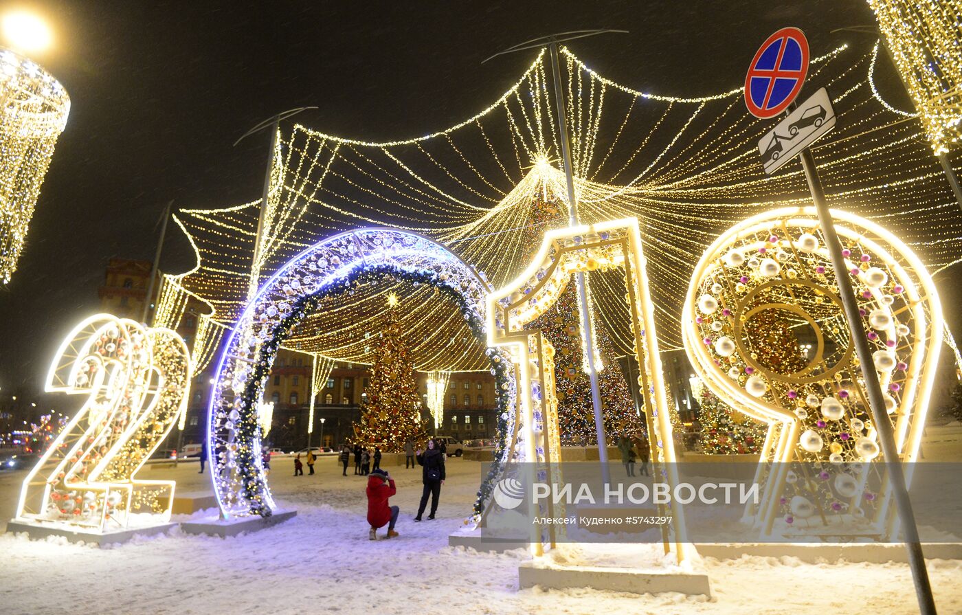 Новогоднее украшение Москвы