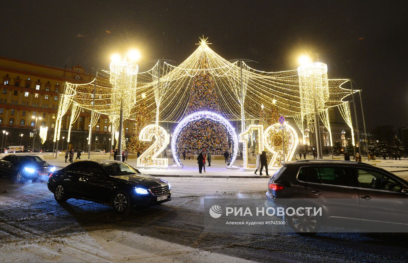 Новогоднее украшение Москвы