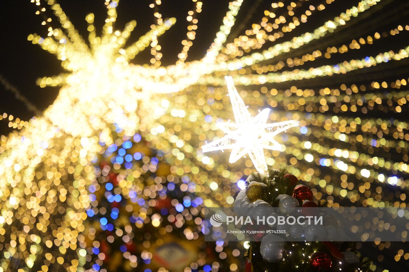 Новогоднее украшение Москвы