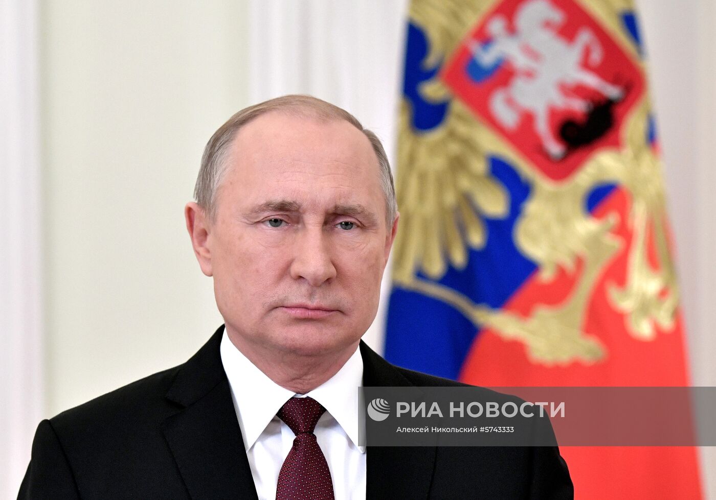 Президент РФ В. Путин поздравил сотрудников и ветеранов МЧС РФ