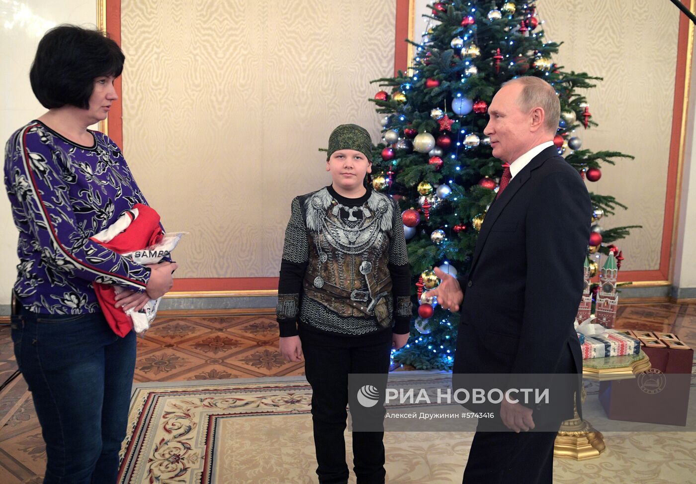 Президент РФ В. Путин провел встречу с участником проекта "Мечтай со мной" Н. Кузнецовым