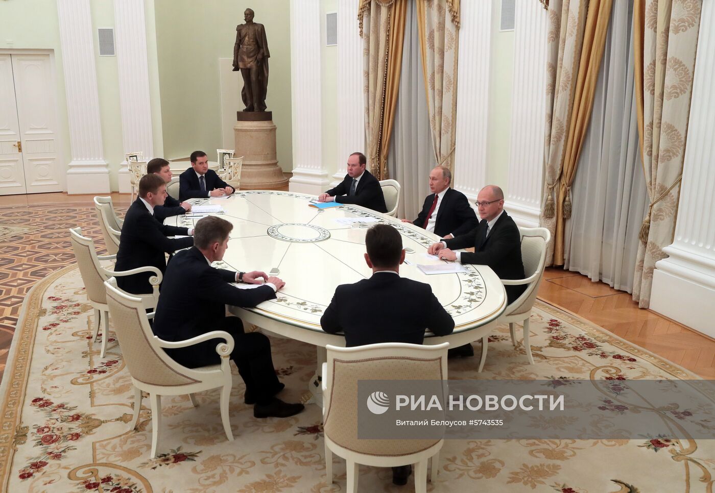 Президент РФ В. Путин провел встречу с избранными главами ряда субъектов РФ