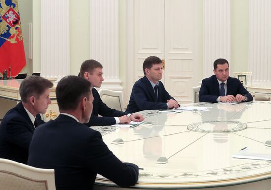 Президент РФ В. Путин провел встречу с избранными главами ряда субъектов РФ