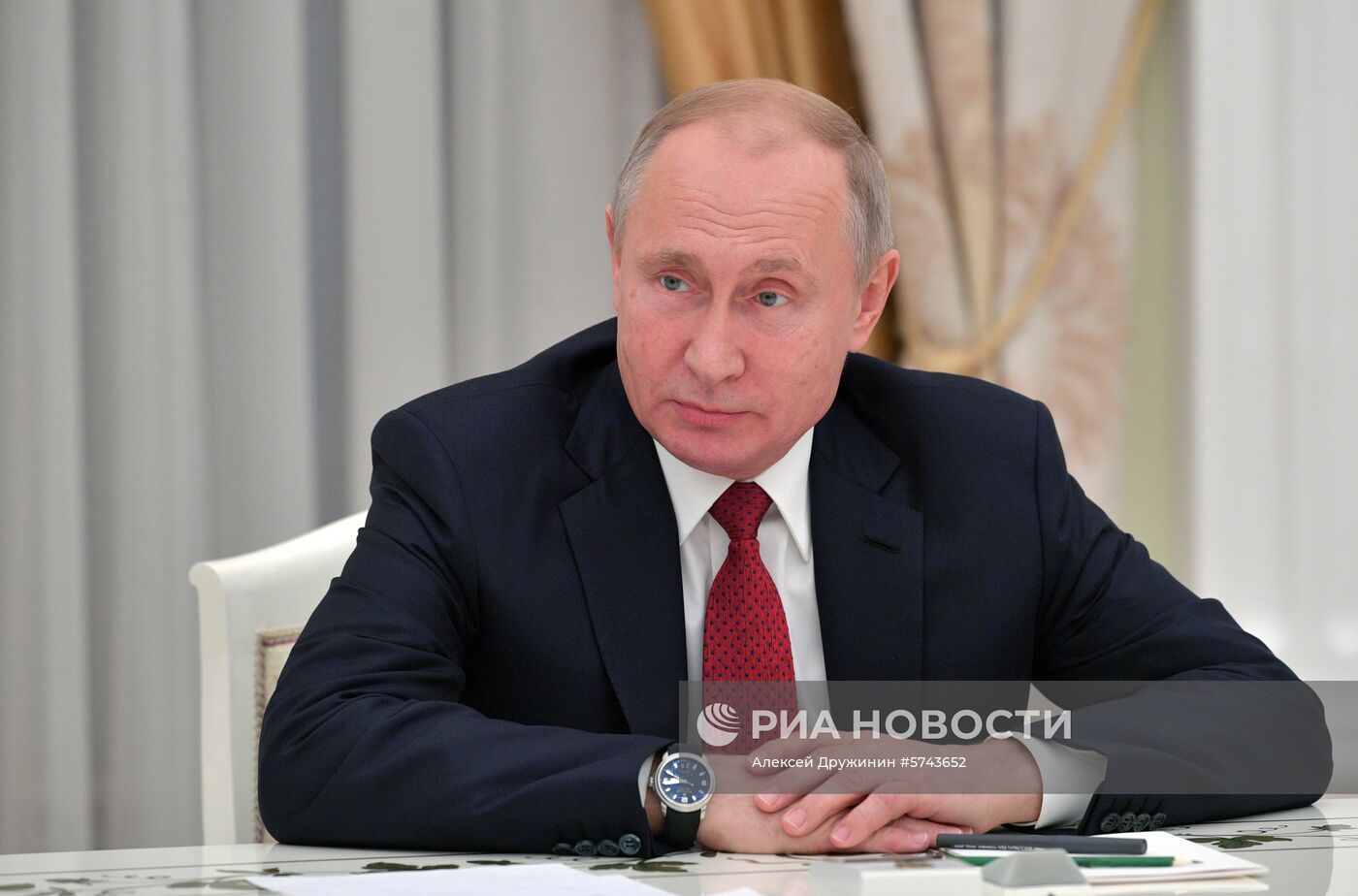 Президент РФ В. Путин провел встречу с избранными главами ряда субъектов РФ