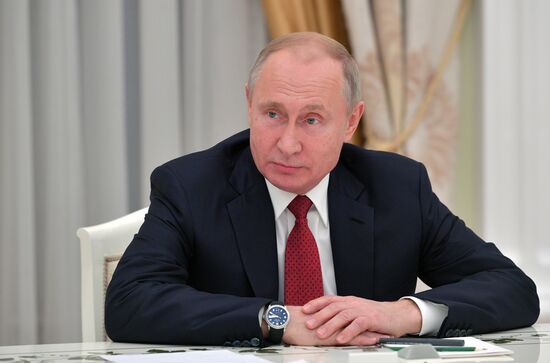 Президент РФ В. Путин провел встречу с избранными главами ряда субъектов РФ